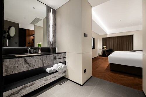 Intercity Hotel Erjiang Temple Subway 