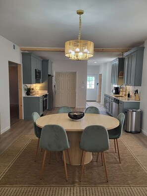 Dining - The Mint Julep! 3BD 2BA Next to Brewery (Henderson)