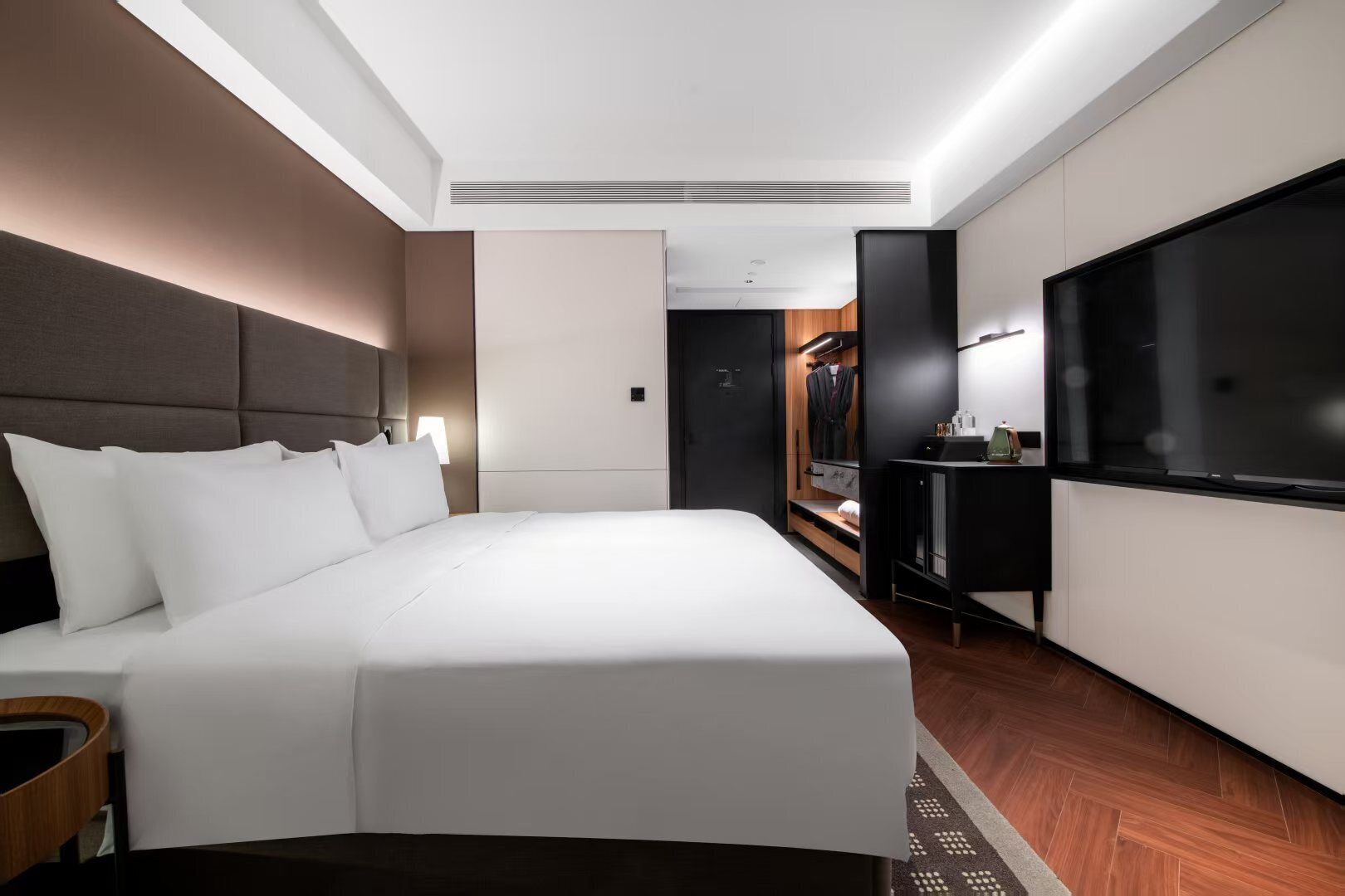 Standard Double Room | Meja, ruang kerja komputer riba, kalis bunyi, seterika/papan seterika 