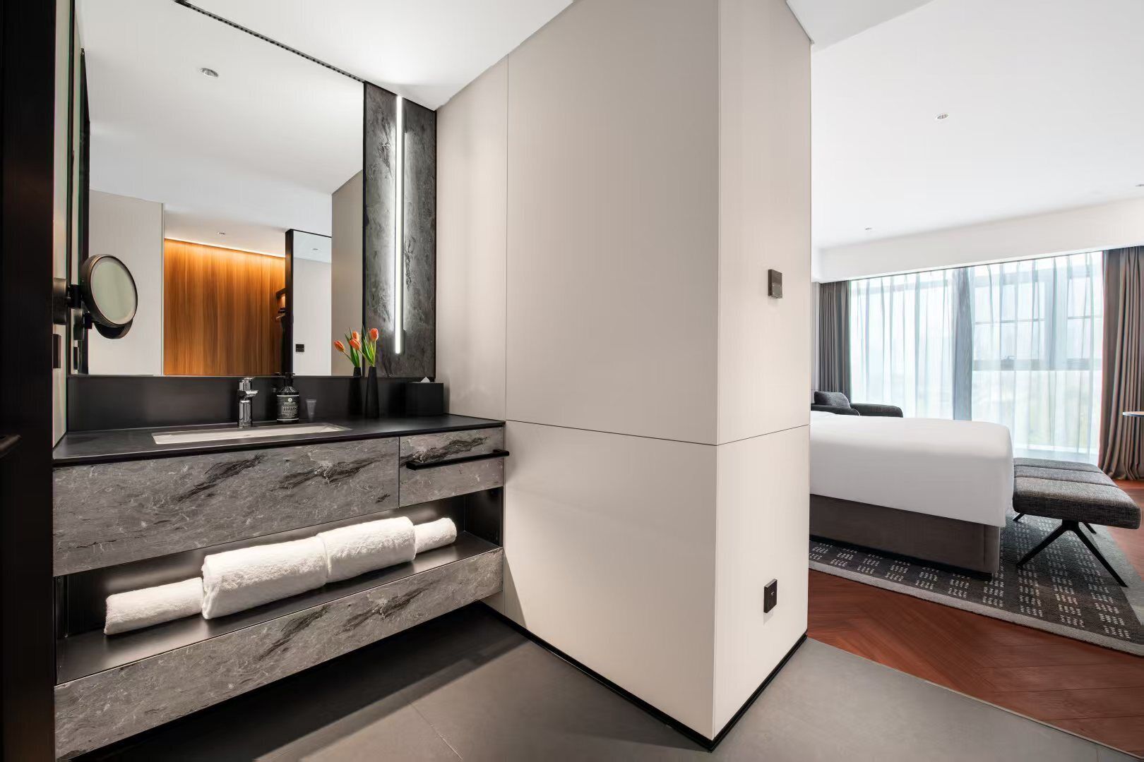 Standard Double Room | Desk, laptop workspace, soundproofing, iron/ironing board