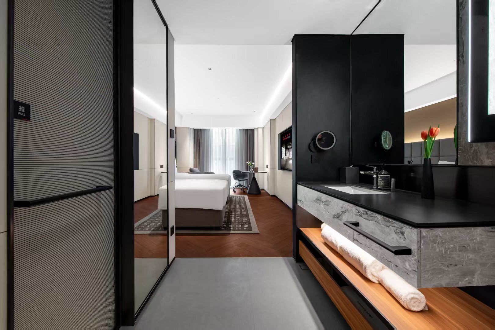 Standard Twin Room | Desk, laptop workspace, soundproofing, iron/ironing board