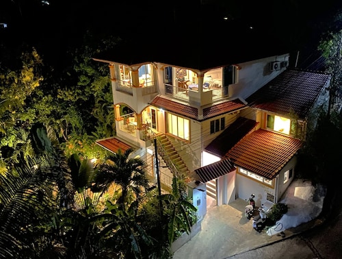 Oasis Villa Hidden Tropical Retreat in Karon