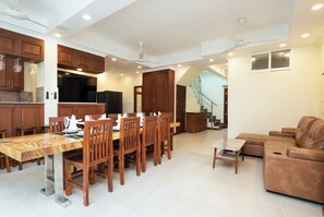 Dining room - Luxury 4BR Resort Pool Villa in Pratamnak Residence (Pattaya)