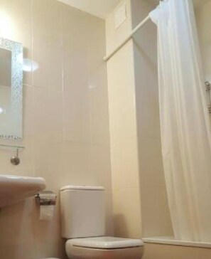 Dusche, Whirlpool, Haartrockner, Bidet
