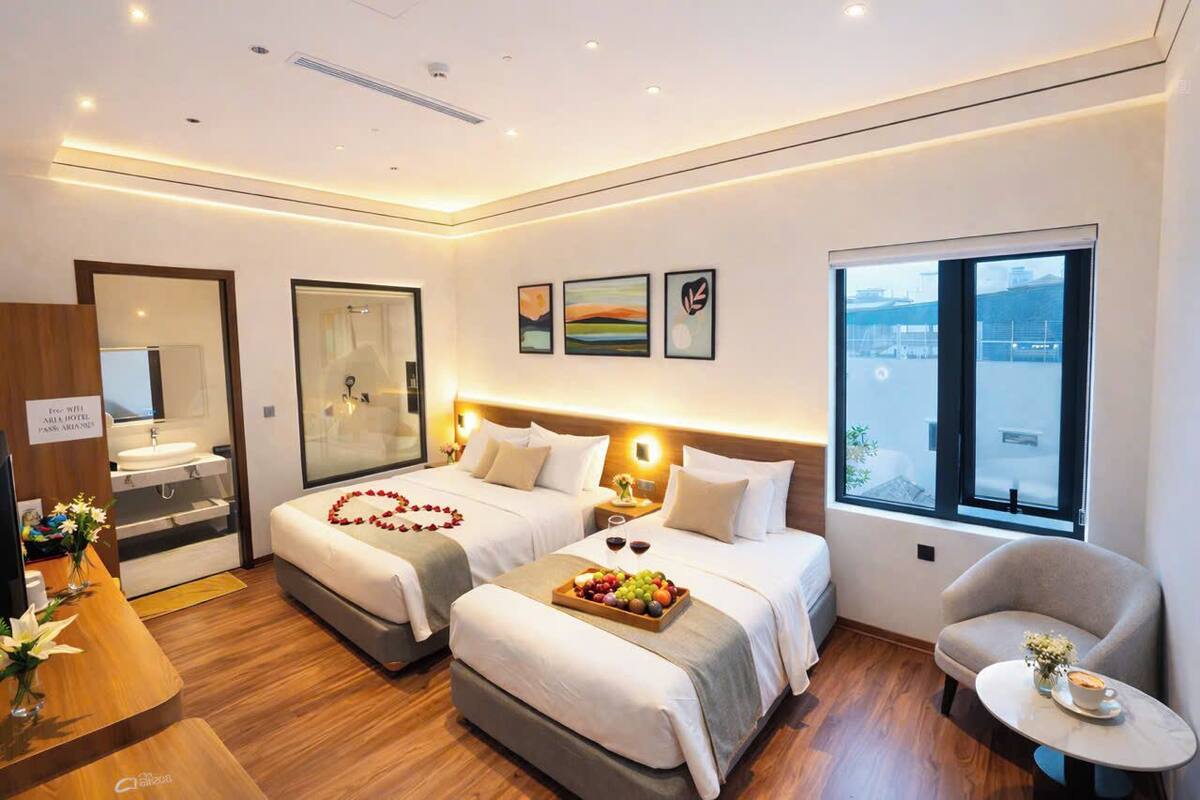 Artículos del minibar gratis, wifi gratis y ropa de cama 