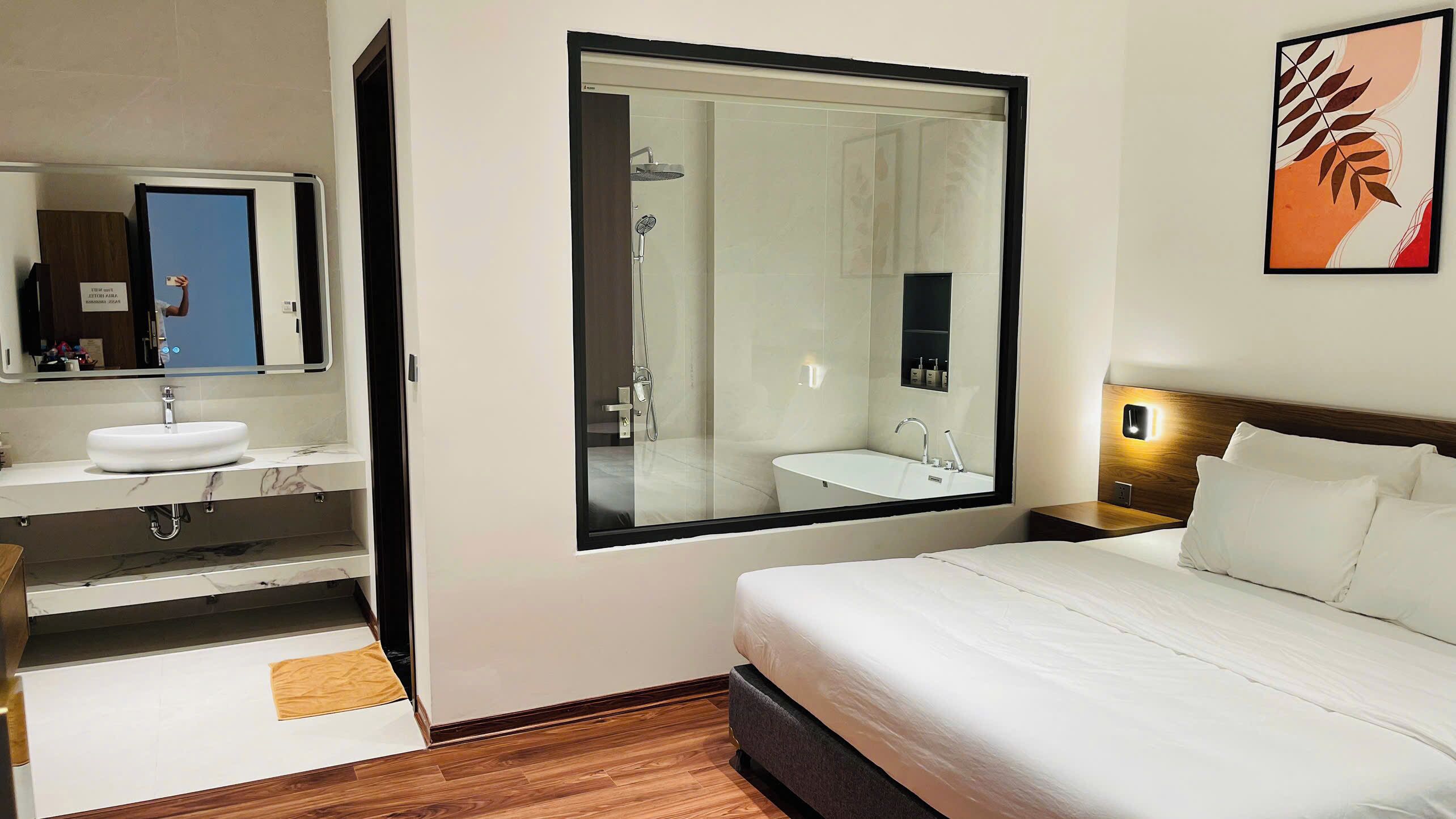 Deluxe-Doppelzimmer, eigenes Bad | Minibar (mit einigen kostenlosen Artikeln), kostenloses WLAN, Bettwäsche