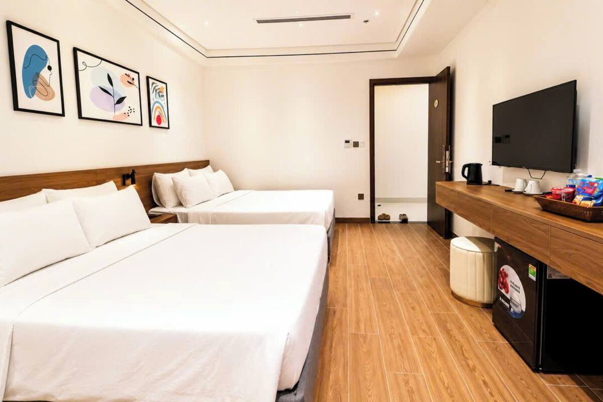 Artículos del minibar gratis, wifi gratis y ropa de cama 