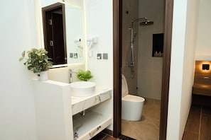 Hair dryer, slippers, towels, soap - Aria Hotel Ninh Bình (Hoa Lư)
