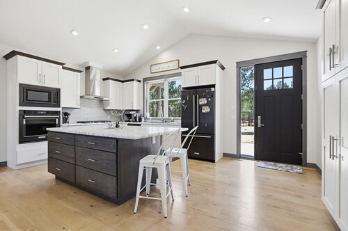 Sky House 3 bed, 2 bath, hot tub