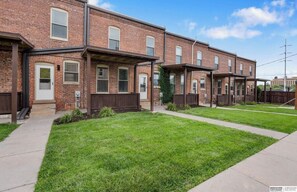 Exterior - Omaha Luxury Brownstone! 1 King, 3 Queens with Garage! (Omaha)