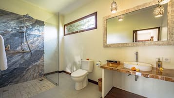 Villa, 2 camere da letto, piscina privata, vista piscina | Bagno | Accappatoio, bidet