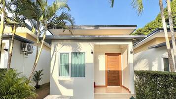 Standard Room, Balcony, Garden View | Exterior