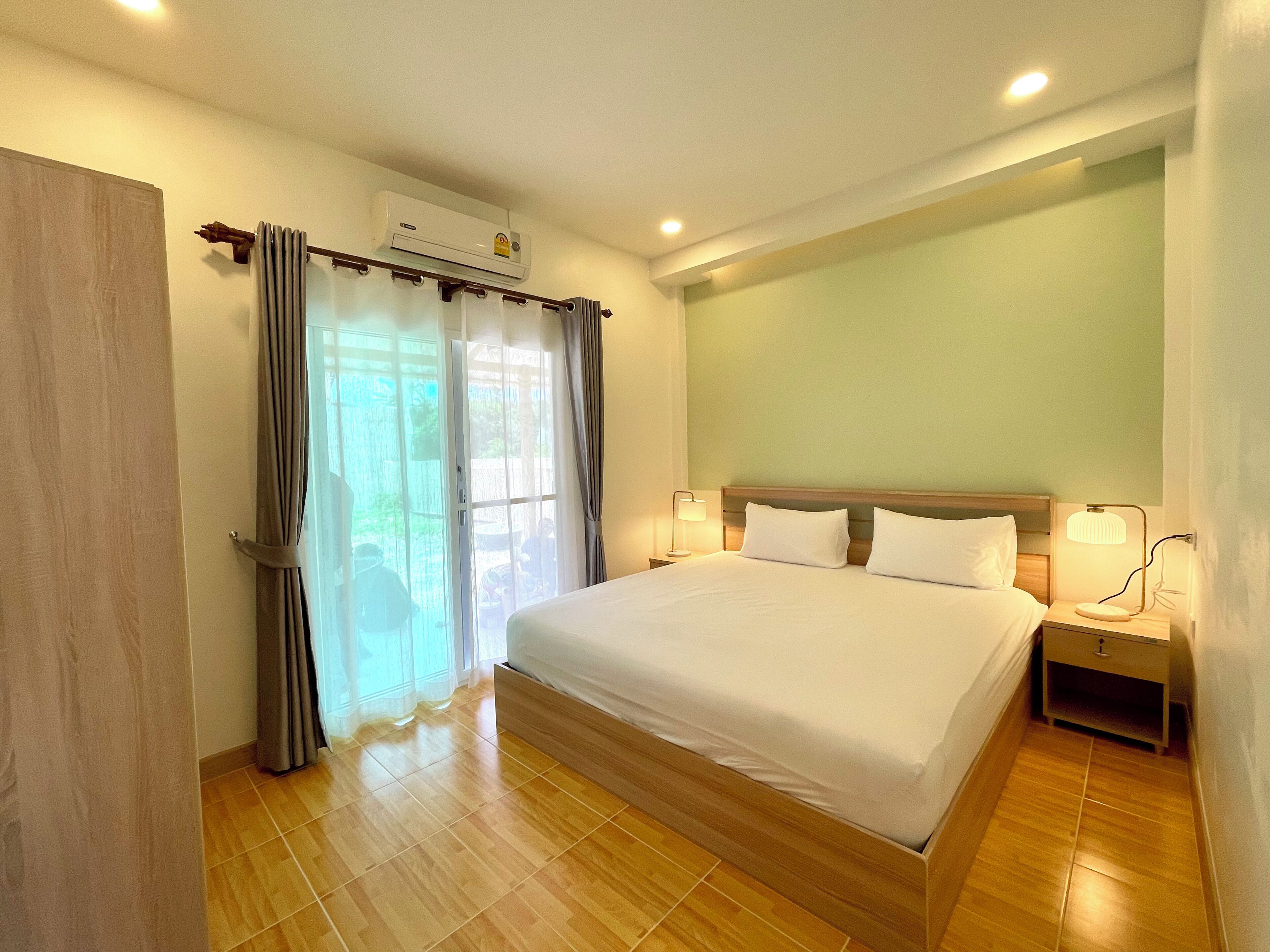 One Bedroom Private Garden | Wi-Fi de cortesia, roupa de cama