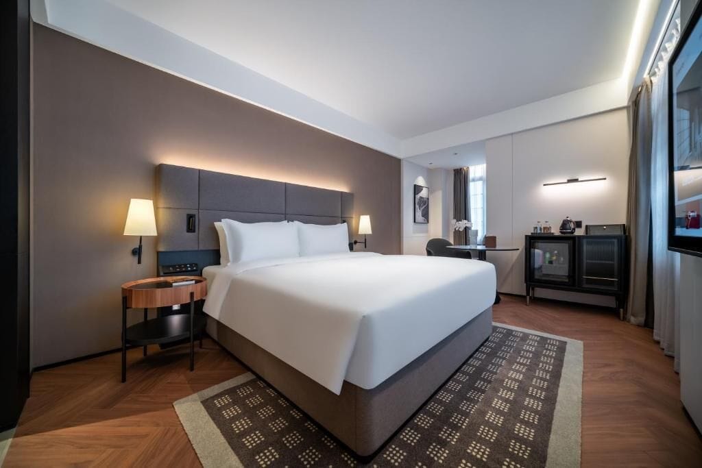 Superior Double Room, City View