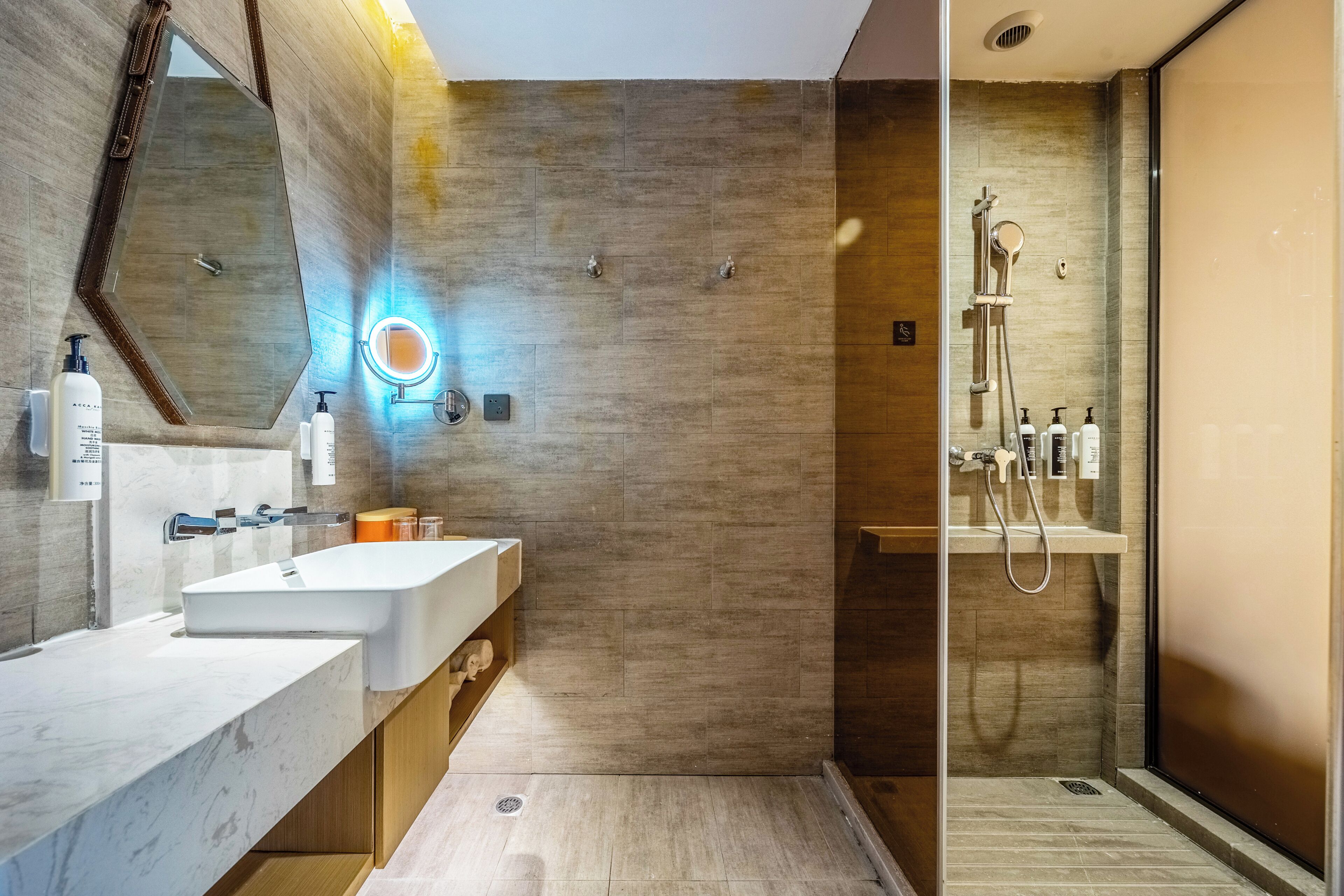 Basic Twin Room, City View | Bathroom | Shower, hair dryer, slippers, towels