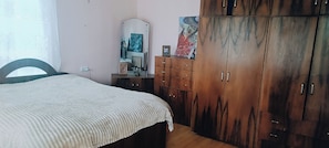 3 Schlafzimmer, Schreibtisch, Bügeleisen/Bügelbrett, kostenloses WLAN