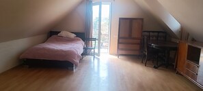 Tabla de planchar con plancha, Internet, ropa de cama