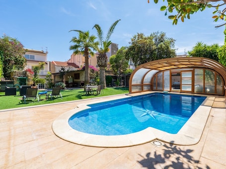 Pool. Excellent location, private pool and parking