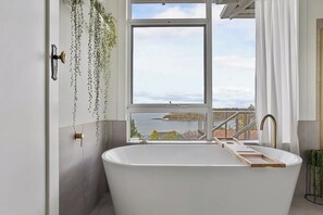 Bathroom - Beau Tide Retreat Beautifully Refreshed Tasmanian Escape (Beauty Point)