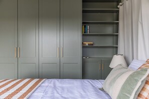 3 habitaciones, escritorio, tabla de planchar con plancha y wifi 