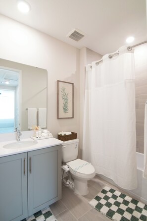 Shower, hair dryer, bidet, towels - Premium 3BR at Spectrum+ Reunion, Golf Resort, 10 Min to Disney (Kissimmee)