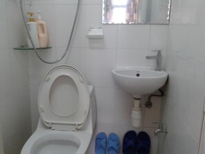 Bathroom - Johnson Hostel (Kowloon)