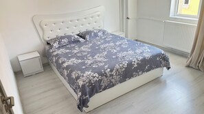 2 makuuhuonetta, silitysrauta/-lauta, Wi-Fi, vuodevaatteet