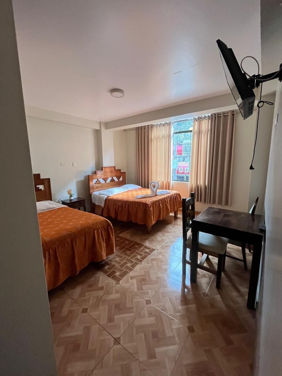 Desk, laptop workspace, WiFi (free)