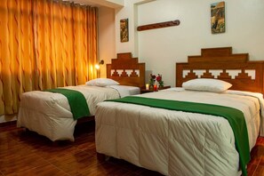 Kamar Twin Standar | Meja kerja, ruang kerja ramah laptop, dan Wi-Fi gratis