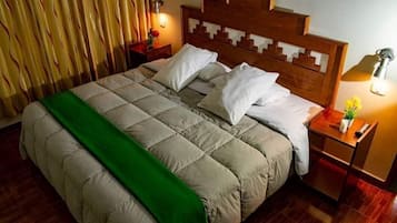 Classic Room | Desk, laptop workspace, free WiFi