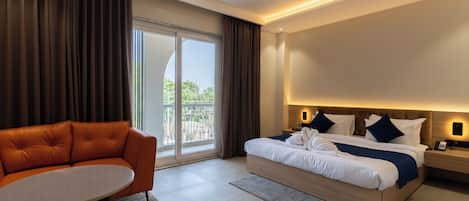 Suite, 1 cama matrimonial, tina para personas con discapacidad, Terraza | Escritorio, wifi gratis y ropa de cama