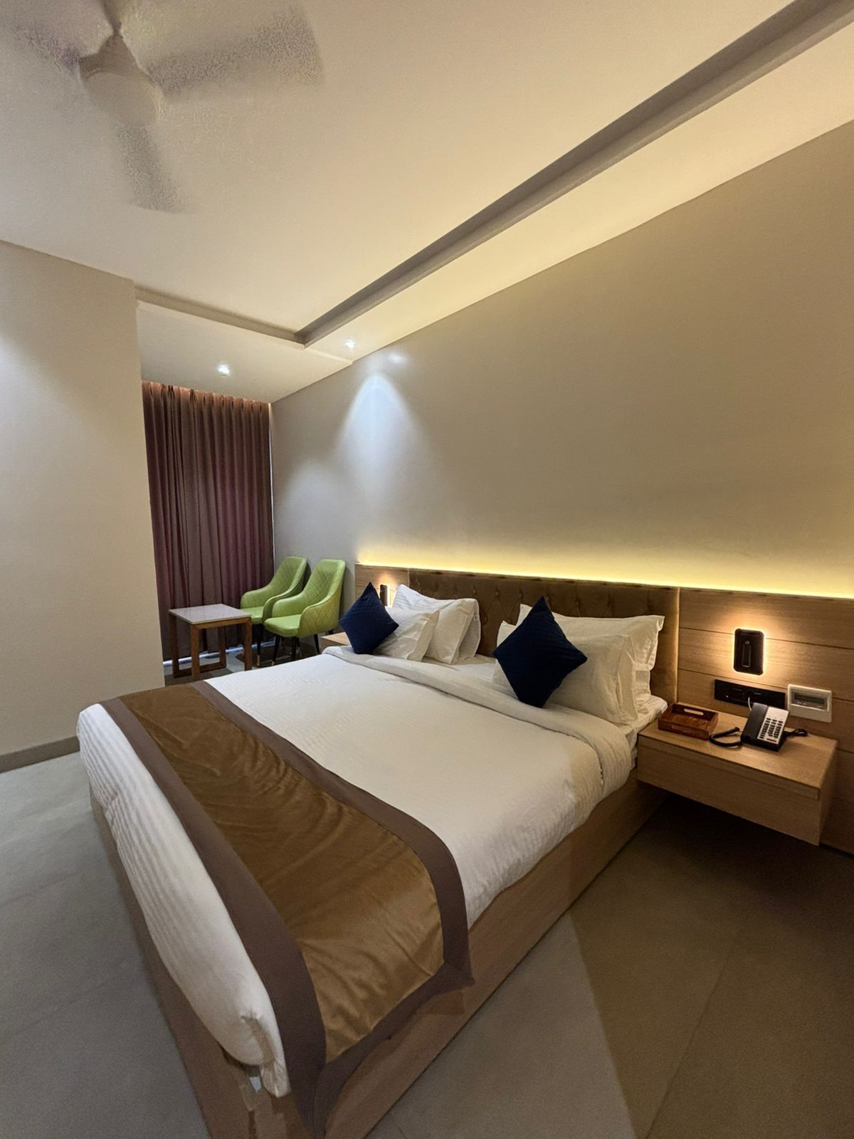Quarto casal superior | Escrivaninha, Wi-Fi de cortesia