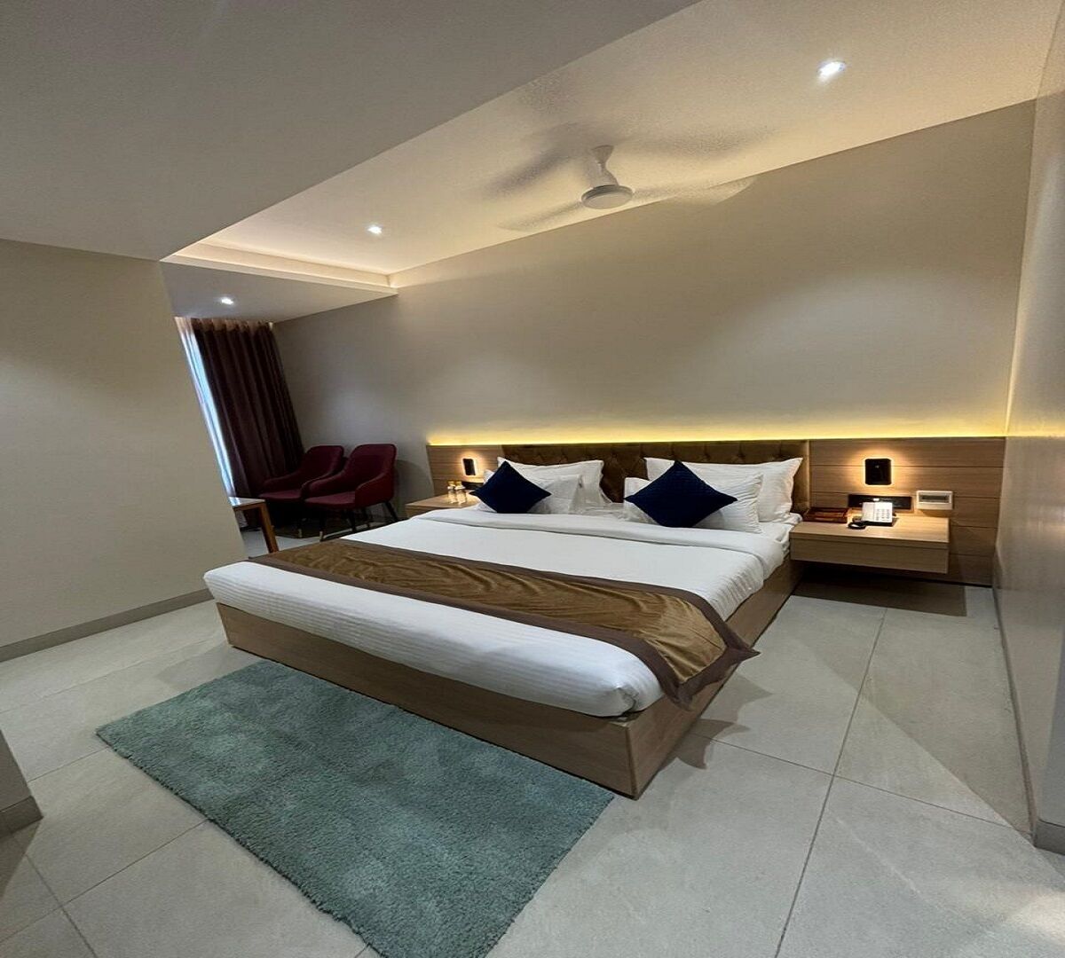 Quarto casal luxo | Escrivaninha, Wi-Fi de cortesia