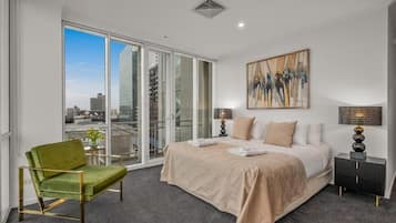 Departamento Deluxe, balcón, vista a la ciudad | Tabla de planchar con plancha y wifi gratis
