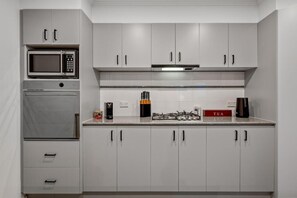 Deluxe Apartment, Balcony, City View | Private kitchen - Exclusive Stays - Southgate (Southbank)
