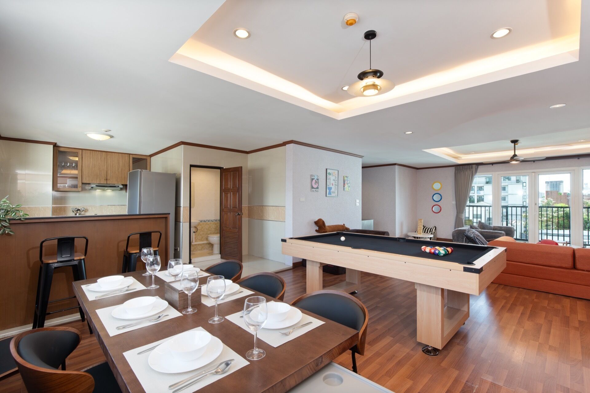 The Crown Residence | Restauration dans la chambre