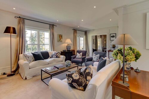 Highfield Estate | Georgian Farmhouse with Coronet Peak & Remarkables Views