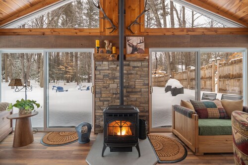 Peaceful, Private, Lake Retreat in the foothills of the Adirondacks