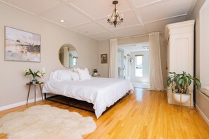 Iron/ironing board, WiFi, bed sheets - Vancouvers Largest Float Home | Ocean & City Views (North Vancouver)