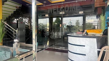 Room | Lobby