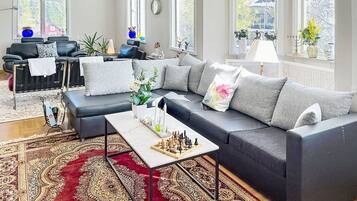 Tv och eldstad