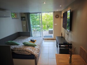 WiFi, bed sheets