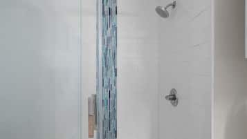 Shower, hair dryer, towels, shampoo
