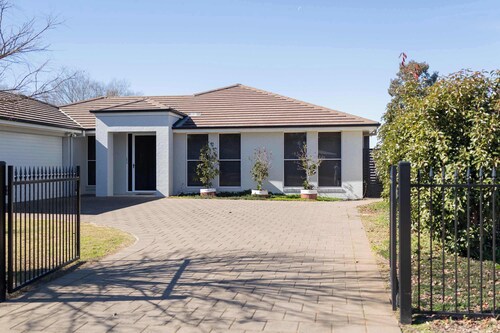 Wheelers House, Family Entertainer