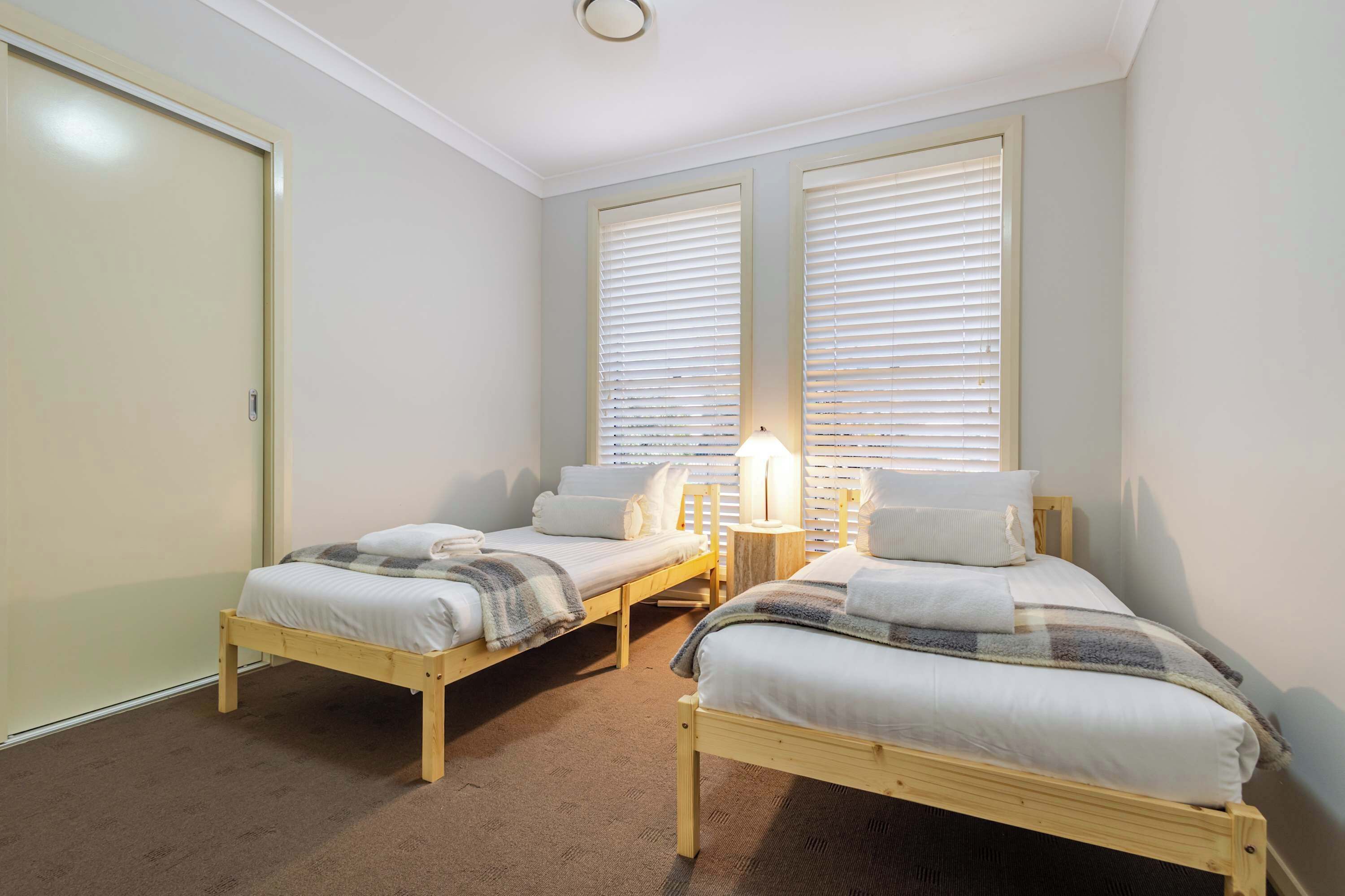 4 bedrooms, desk, iron/ironing board, travel crib