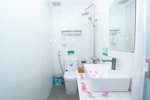A modern bathroom with a toilet, bidet, and shower. - The Rice Hotel & Tour - 27 Nguyen Thai Binh (Ho Chi Minh City)