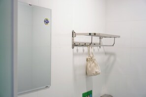 Free toiletries, hair dryer, towels, soap - The Rice Hotel & Tour - 27 Nguyen Thai Binh (Ben Thanh)