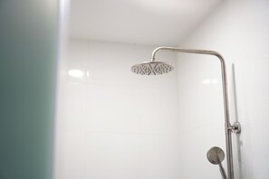 Free toiletries, hair dryer, towels, soap - The Rice Hotel & Tour - 27 Nguyen Thai Binh (Ben Thanh)