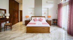 Deluxe Double Room, Garden View | Desk, iron/ironing board, free WiFi