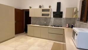 Deluxe Double Room, Garden View | Private kitchen | Fridge, oven